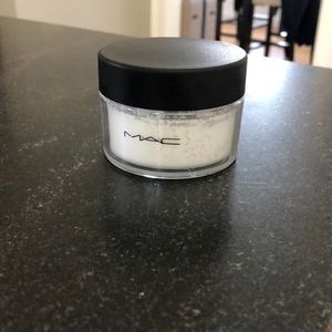 Mac invisible setting powder